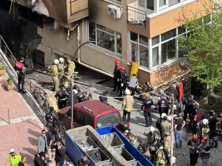 Požar u Istanbulu: Poginulo 25 ljudi, vatrogasci izvlače ljude iz noćnog kluba