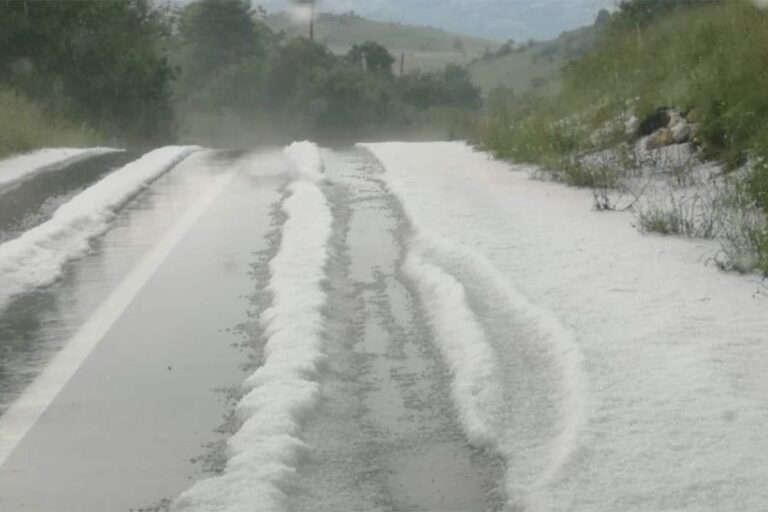 Led zabijelio poput snijrga: Snažno nevrijeme na jugu BiH