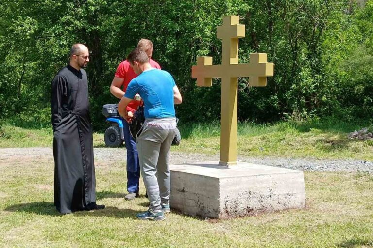 Na molitvištu u Gornjoj Brijesnici ponovo postavljen krst, prethodna tri oskrnavljena