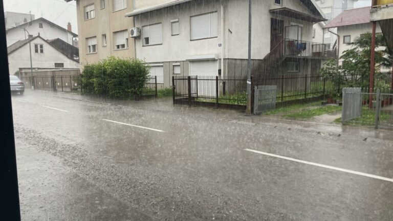 Banja Luka: Puklo nebo iznad grada, meteorolozi su upozoravali na ovo