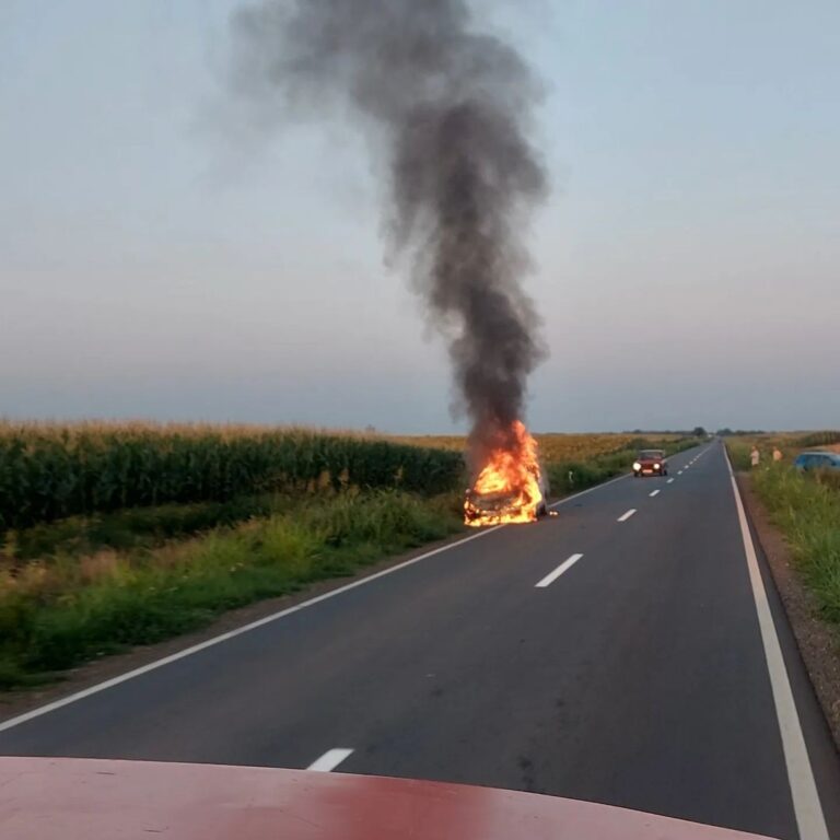 Izgorio auto kao da je kutija šibica: Strašna nesreća kod Bajmoka! Dramatične slike sa lica mjesta