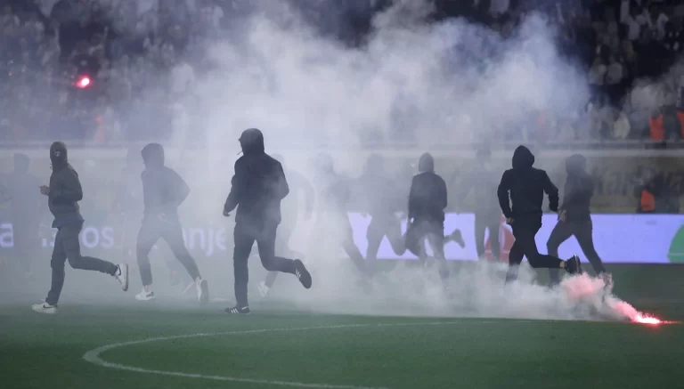 Hajduk dobio istorijski brutalnu kaznu zbog divljanja navijača