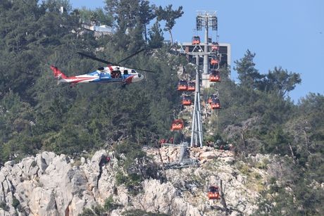 Devojke se smejale, a onda je odjednom odjeknuo vrisak: Snimljen trenutak pre pada žičare u Antaliji