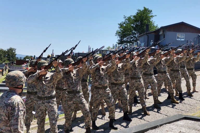 Sahranjeni posmrtni ostaci pilota Vojske RS Ostoje Ostojića: „Bio je ponos porodice“