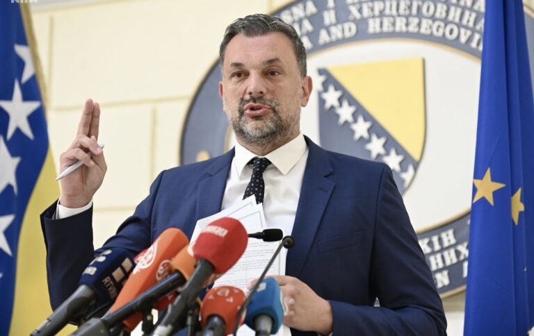 Konaković pokazao dokumente o „isporučenom suverenitetu“: „Komšić potpisao, Izetbegović glasao“