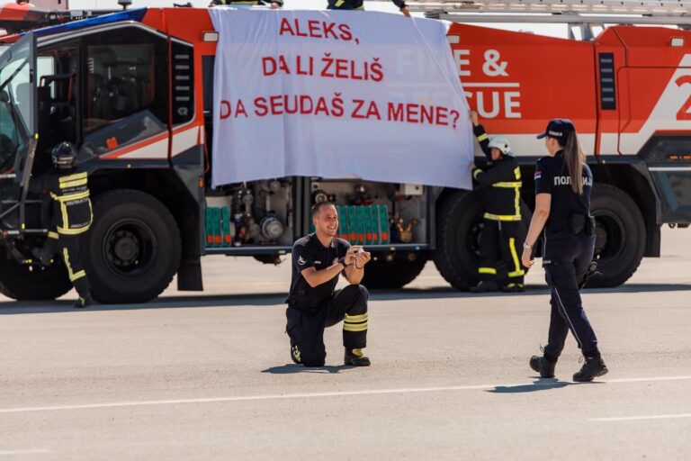 Romantična scena na aerodromu o kojoj priča cijela Srbija (FOTO)