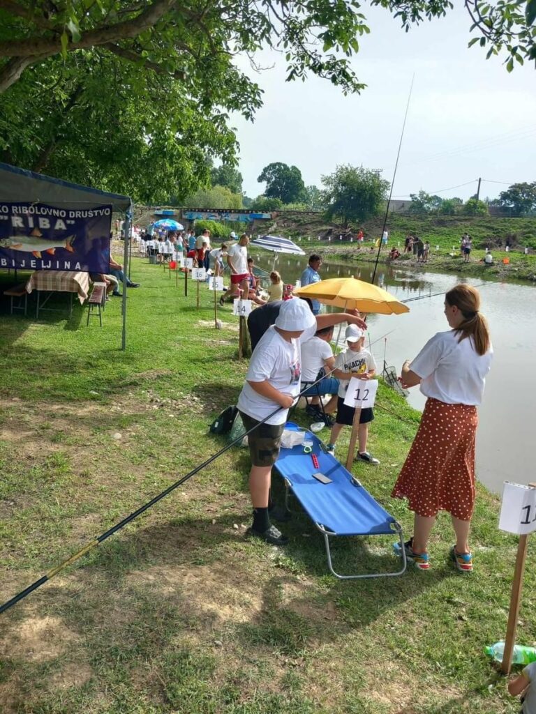 Takmičenje djece u pecanju na plovak „Velino selo 2024“