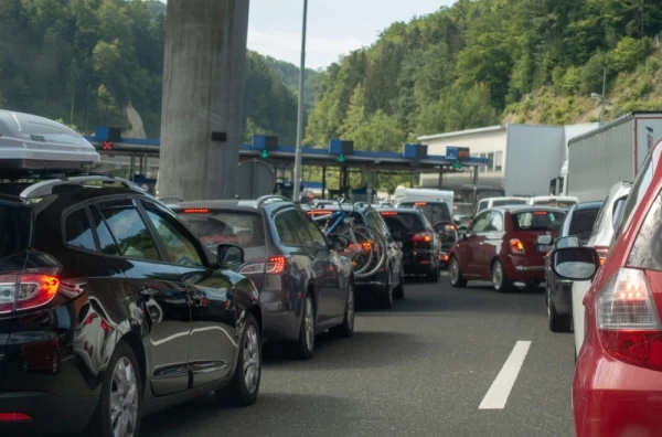 Otkriven razlog ogromnih gužvi na graničnim prelazima