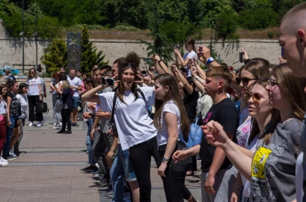 Beogradski đaci u ovim kostimima došli na maturu pa izazvali gnev FOTO