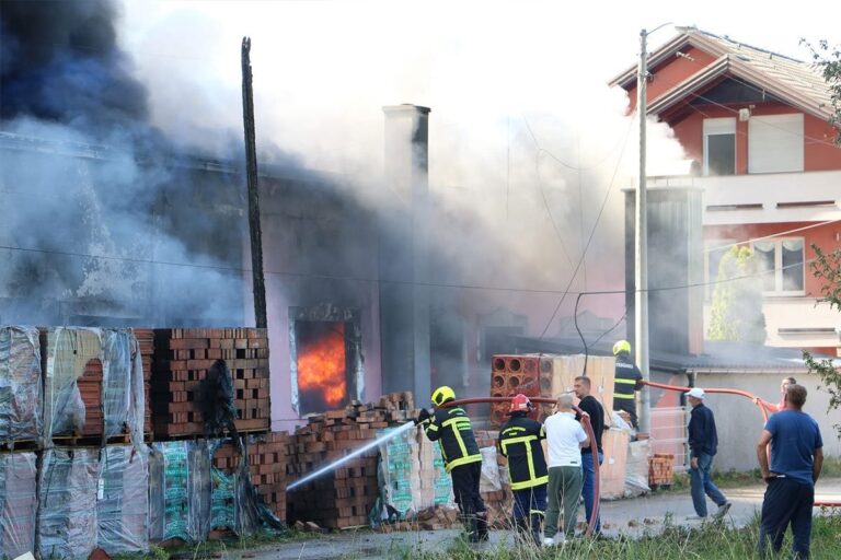 Tragedija u Srebreniku: Jedna osoba poginula u požaru, povrijeđeni vatrogasci