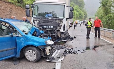 Automobil uništen do neprepoznatljivosti: Stravični prizori nakon nesreće u kojoj su poginuli otac i ćerka