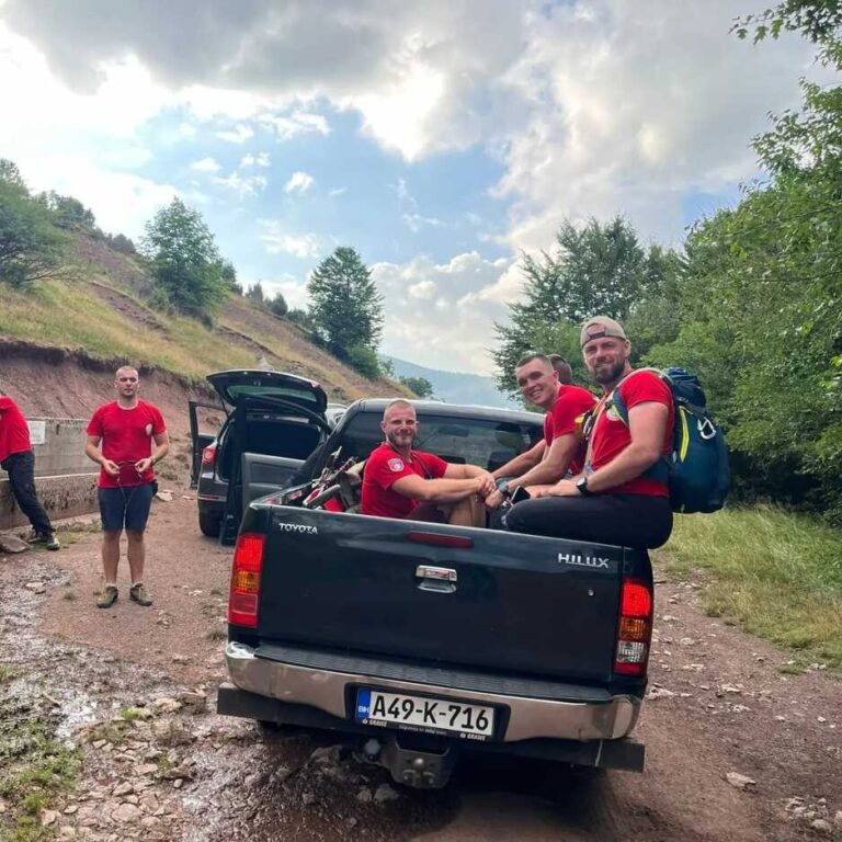 Spasioci GSS-a Trnovo pomogli spašavanju planinarke na Visočici, a zatim i povrijeđenoj vozačici