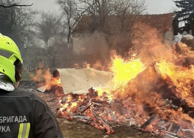 Požar u Banjaluci, gorio pomoćni objekat