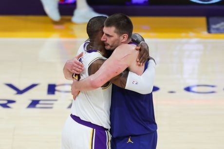 Nikola jači od Lebrona! Jokić uz partiju „svemirskog basketa“ pokazao Džejmsu i Lejkersima ko je MVP