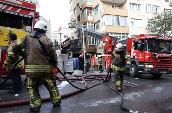 Požar na Dedinju: Četrnaest vatrogasaca izašlo na teren FOTO