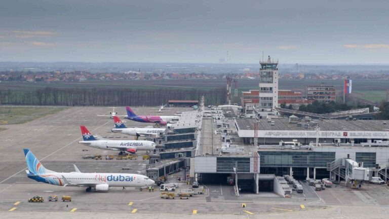 Drama na aerodromu Nikola Tesla! Putnik umro tokom leta, avion prinudno sleteo, reanimacija nije pomogla