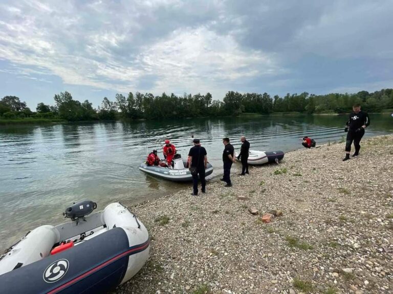 Bijeljina: Na lokalitetu „Švapska ada“ održana redovna obuka za zaštitu i spasavanje od poplava i požara FOTO