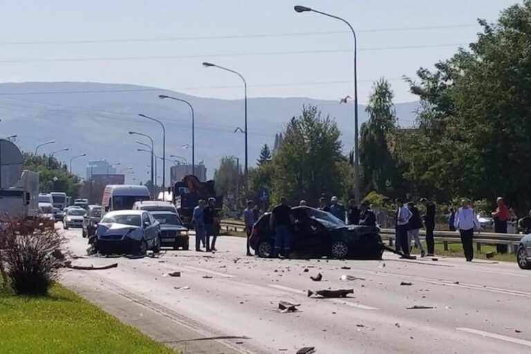 Saobraćajna nesreća u Banjaluci, sudarila se tri vozila