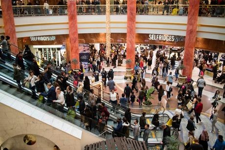 Kakav stampedo u Novom Sadu: Vrištanje, guranje i laktanje da se dođe do poklona