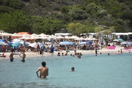 BURA U GRČKOJ Nova pravila na plažama niko ne poštuje, ljudi besni: „Sve je okupirano!“