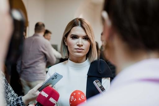 „Da se ne zaboravi“: Prodajna humanitarna izložba autorke Andree Simić (FOTO)