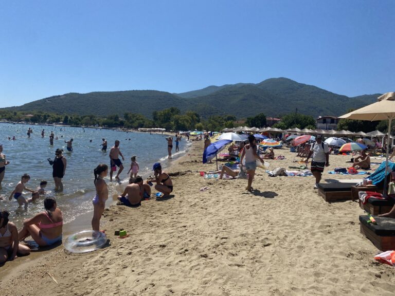 Crtice sa plaže u Grčkoj: Domaćini sve skuplji, Srbi sve nerovozniji !