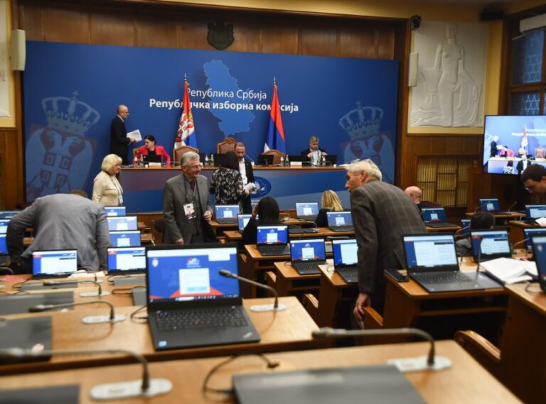 Ostavke izbornih funkcionera čekaju zakon za koji opozicija neće glasati