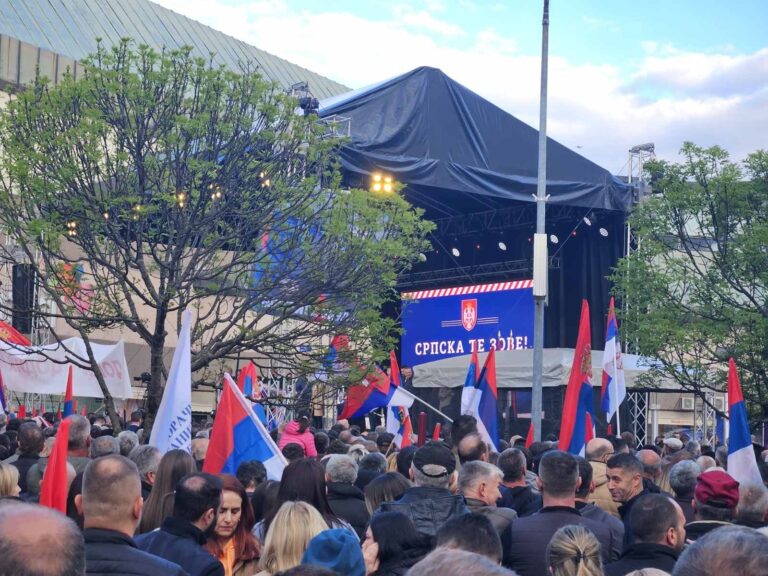 Srpska te zove“: Veliki miting u Banjaluci povodom rezolucije o Srebrenici