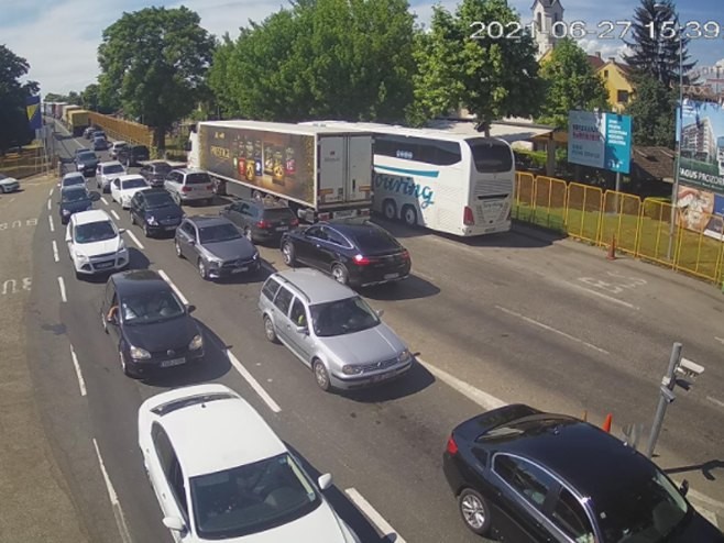 Bez zadržavanja na graničnim prelazima, gužve se očekuju u popodnevnim satima