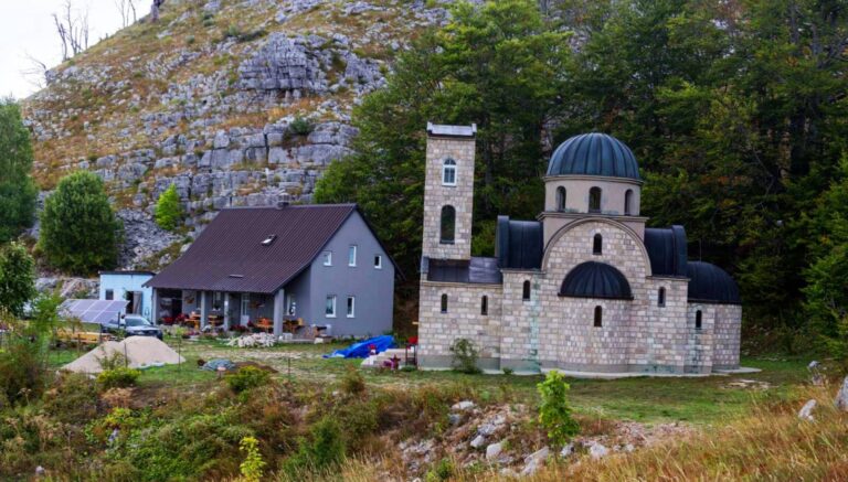 Monahinje iz manastira Somine pod utiskom zemljotresa: „Stijene su pucale, samo smo se molile“ (FOTO)