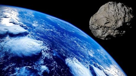 „Ubica planeta“ sutra proleće pored Zemlje i to brzinom od 93.000 km/h: Evo šta znamo o ogromnom asteroidu