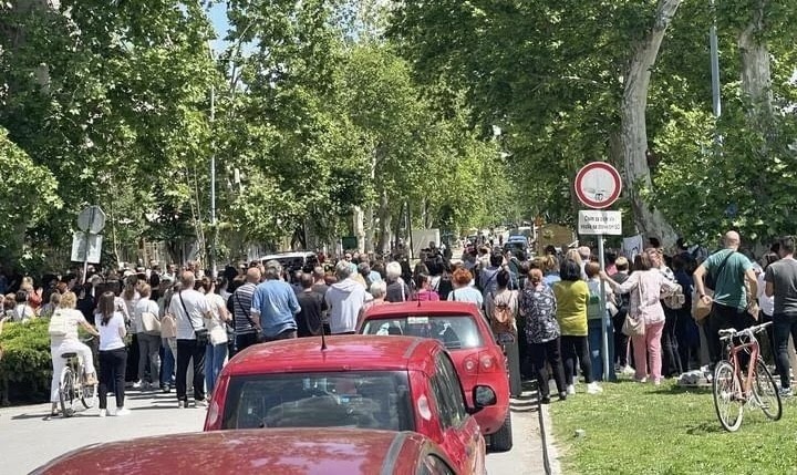 „Dokle više“?: Veliki protest prosvetara u Bačkoj Palanci, učenik razbio glavu profesoru