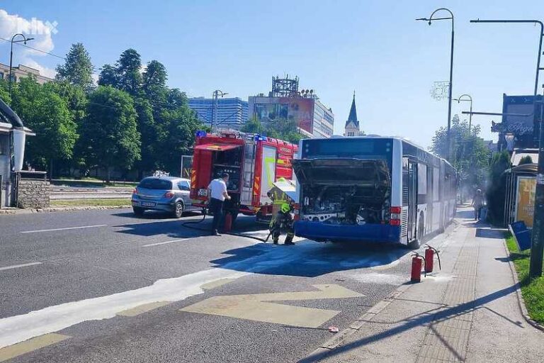 Izbio požar u Centrotransovom autobusu, intervenisali sarajevski vatrogasci