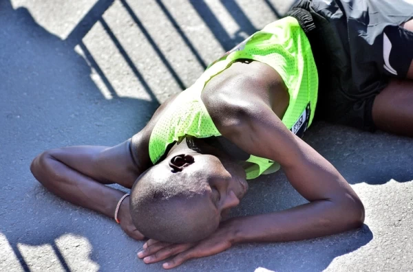 Drama u Beogradu – pobednik maratona prošao kroz cilj, pa se srušio FOTO