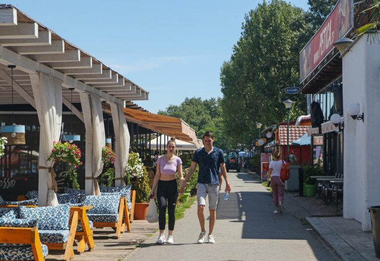 Šokantne cijene na Adi Ciganliji: Pljeskavica skoro 20 KM