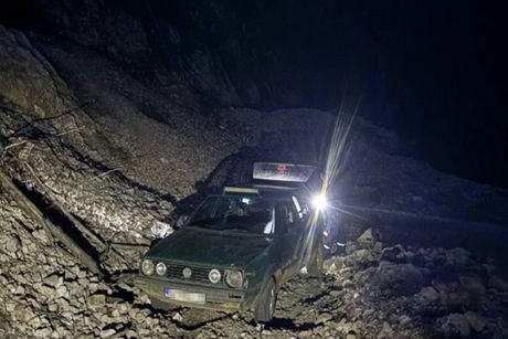 Drama na Pešterskoj visoravni: Navigacija ih odvela u pećinu, ostali zaglavljeni u nedođiji, jedva ih izvukli