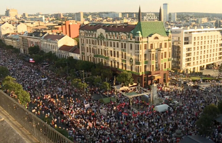 Veliki protest u Beogradu protiv Rio Tinta i kopanja litijuma: Ogroman broj građana pristigao na Terazije