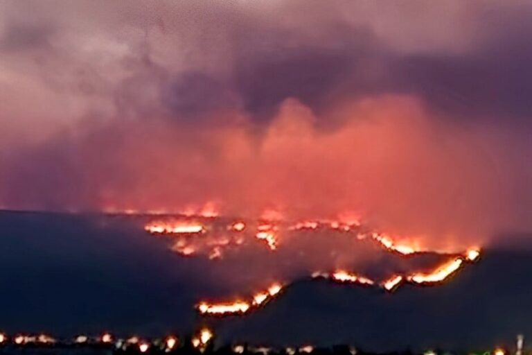 Požar kod Mostara: Vatrogasci brane kuće u naseljima južno od grada