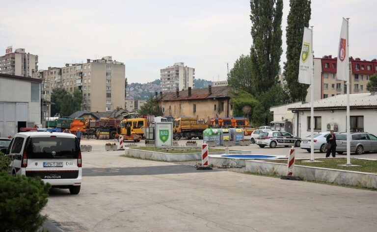 Sarajevo: Policijski službenici vrše pretrese u prostorijama KJKP Rad