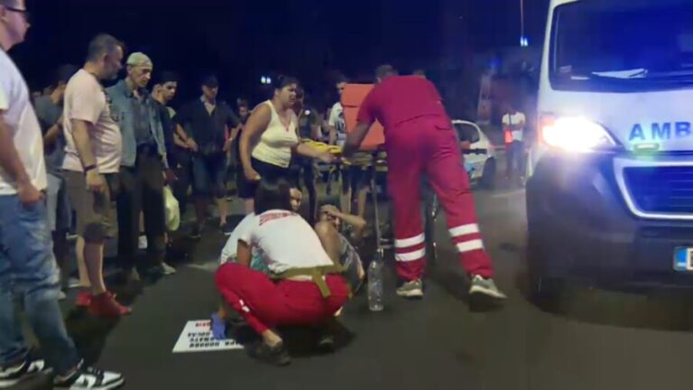 Haos kod Sava centra: Automobilom se zaletio u demonstrante na autoputu, završili na haubi, ima povrijeđenih