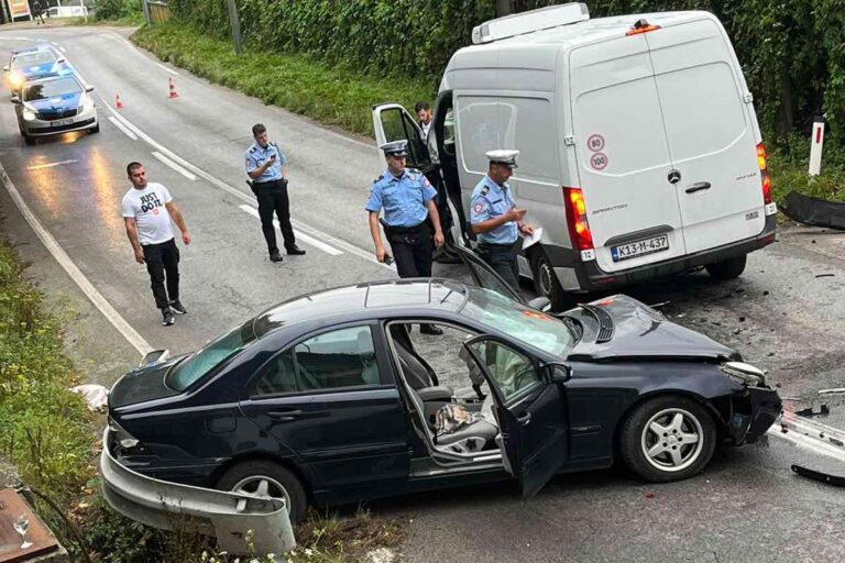 Saobraćajna nesreća na putu Banjaluka-Crna Rijeka, obustavljen saobraćaj