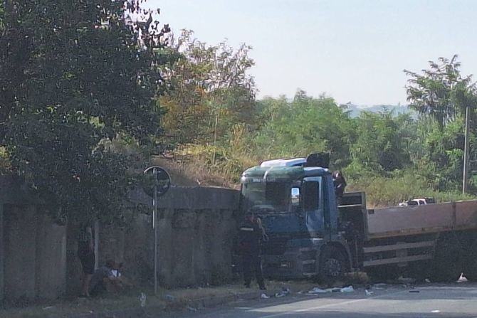 Vozač kamiona ispričao šta se desilo sekund pre krvavog udesa sa autobusom: „Gledam, vidi hoće da me gađa“