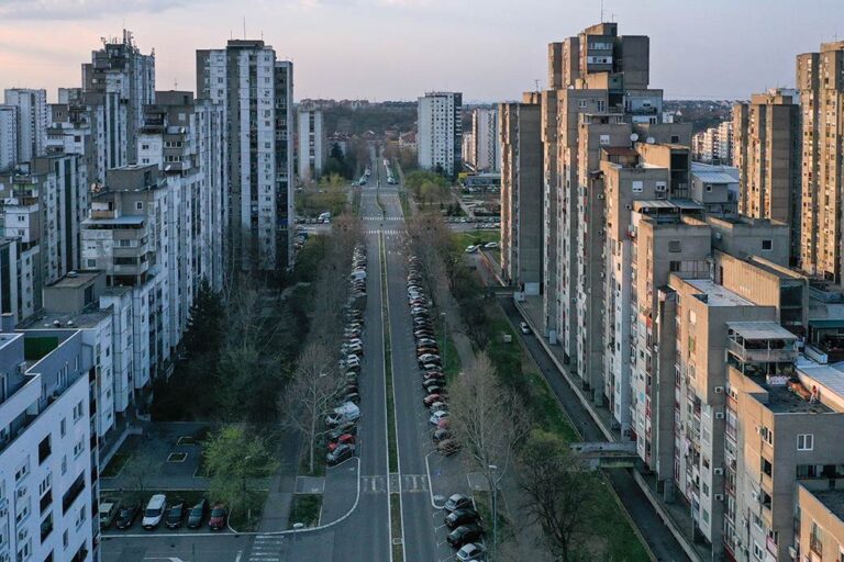 Užas na Novom Beogradu: U stanu pronađeno tijelo u fazi raspadanja