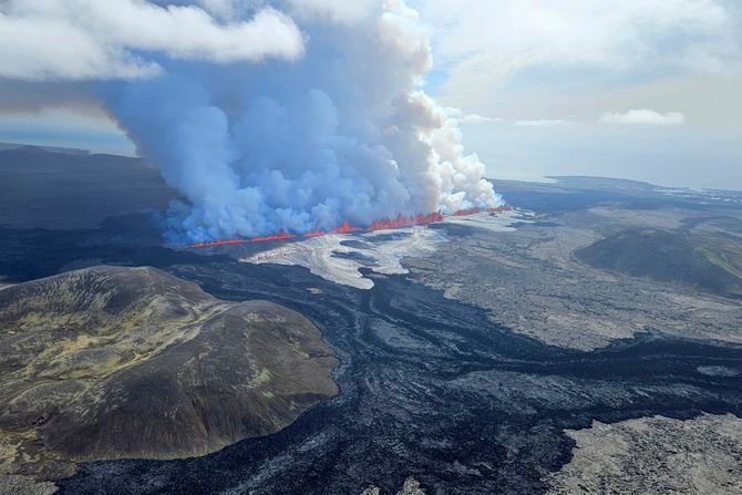 Ponovo eruptirao vulkan na Islandu: Iz zemlje izbijaju lava i gust dim