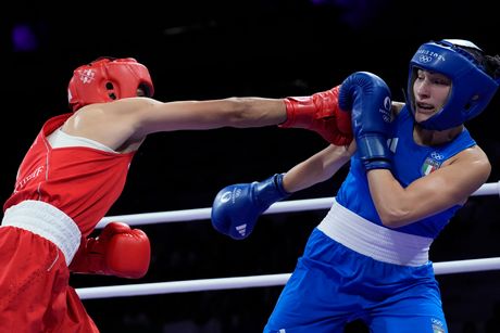 Skandal drma Olimpijske igre: Bokserka sumnjivog pola dobila meč, protivnica tvrdi da udara kao muško! FOTO