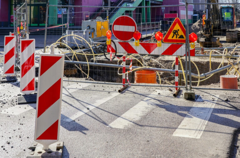 Zabranjen saobraćaj na više lokacija u Novom Sadu