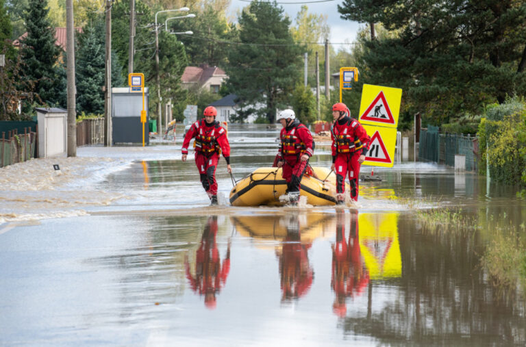 Poplave, pa šta? Neće zaustaviti izbore