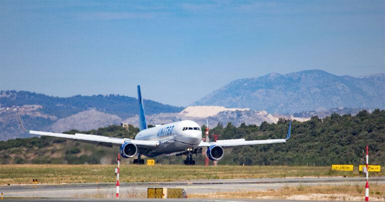 Grom udario u avion, otkazan let iz Dubrovnika u SAD