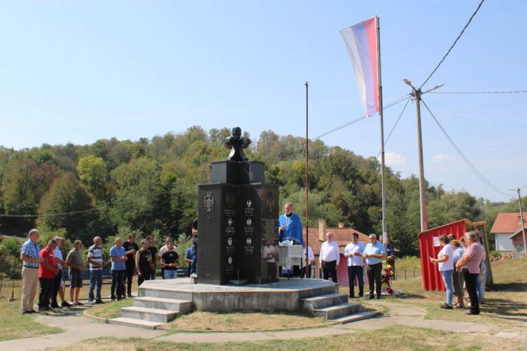 U Tobutu služen parastos poginulim borcima odbrambeno-otadžbinskog rata