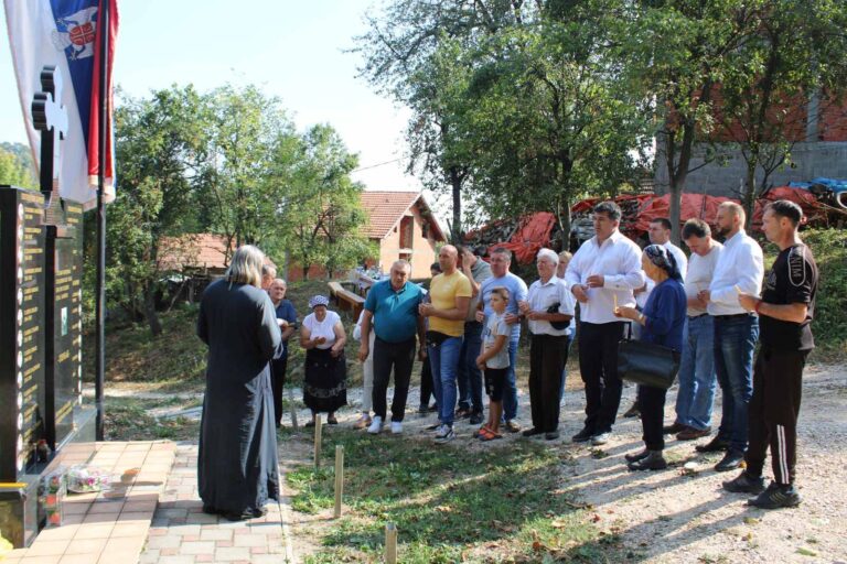 U sele Završje na Majevici služen parastos poginulim i umrlim borcima